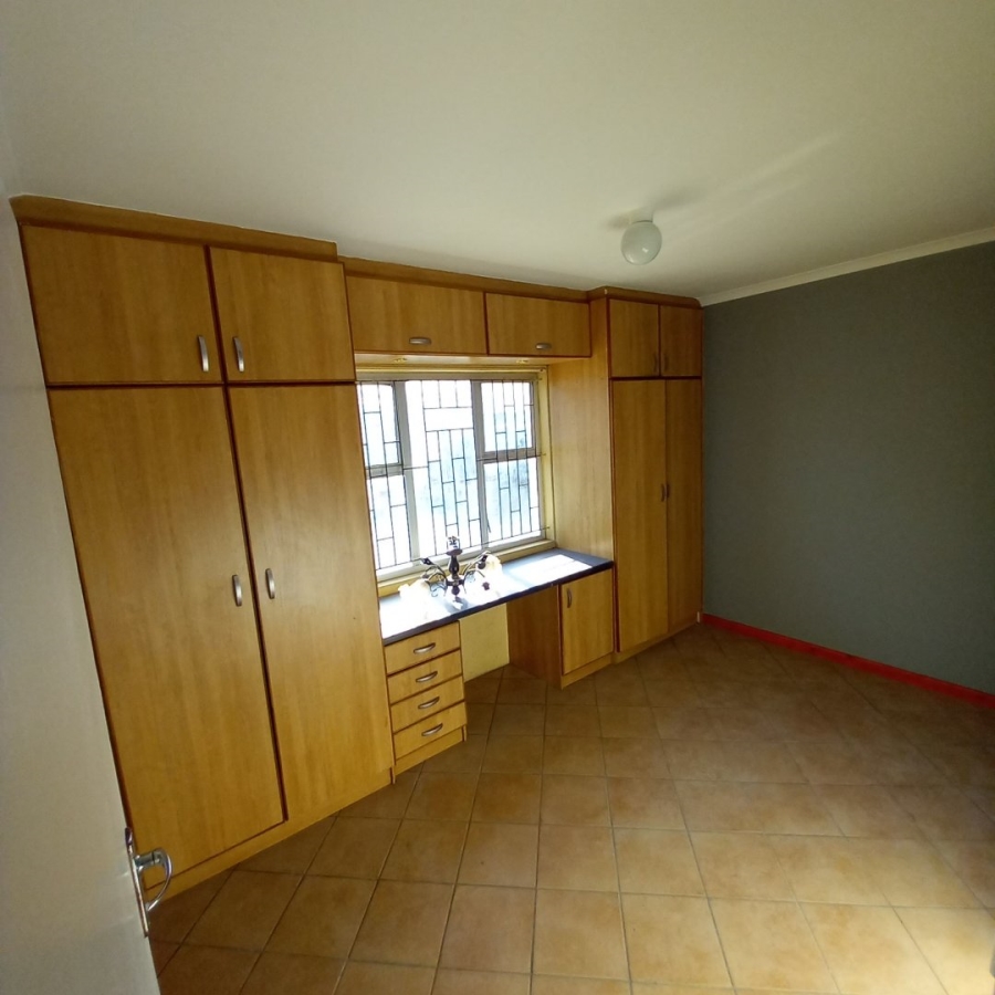 To Let 3 Bedroom Property for Rent in Elsies River Western Cape